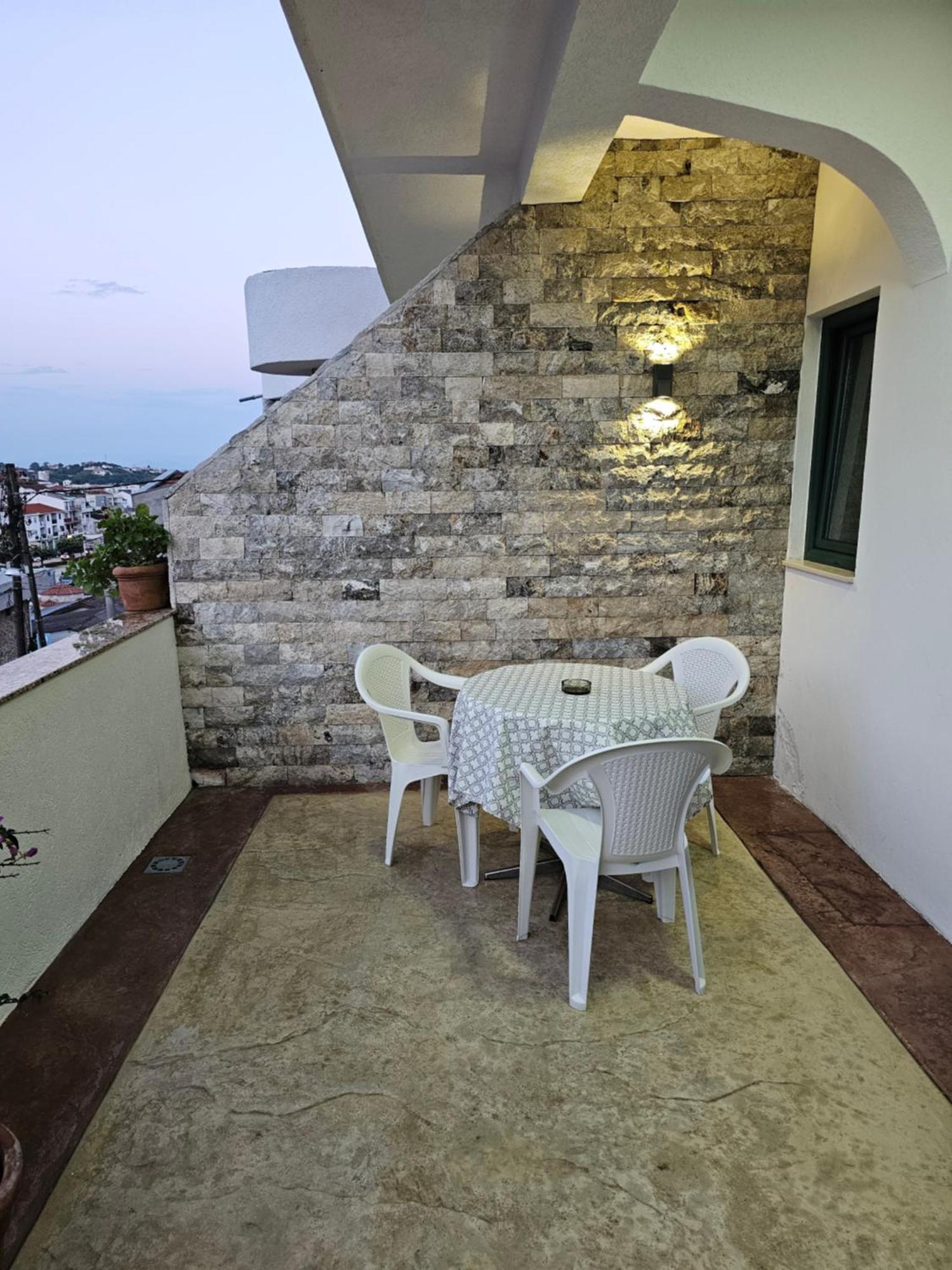 Apartments Ishmi In Center Of Ulcinj Exterior photo