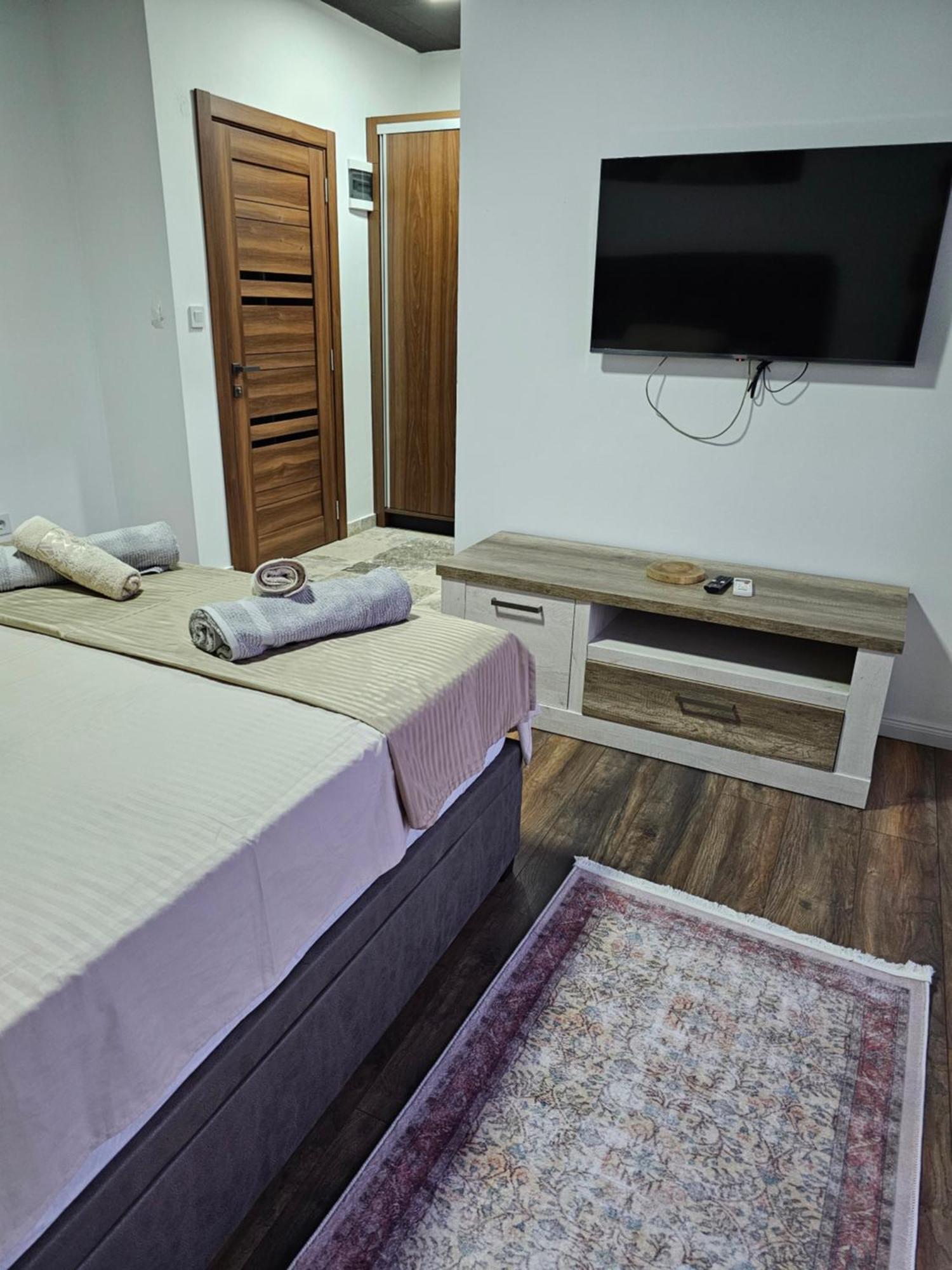 Apartments Ishmi In Center Of Ulcinj Exterior photo