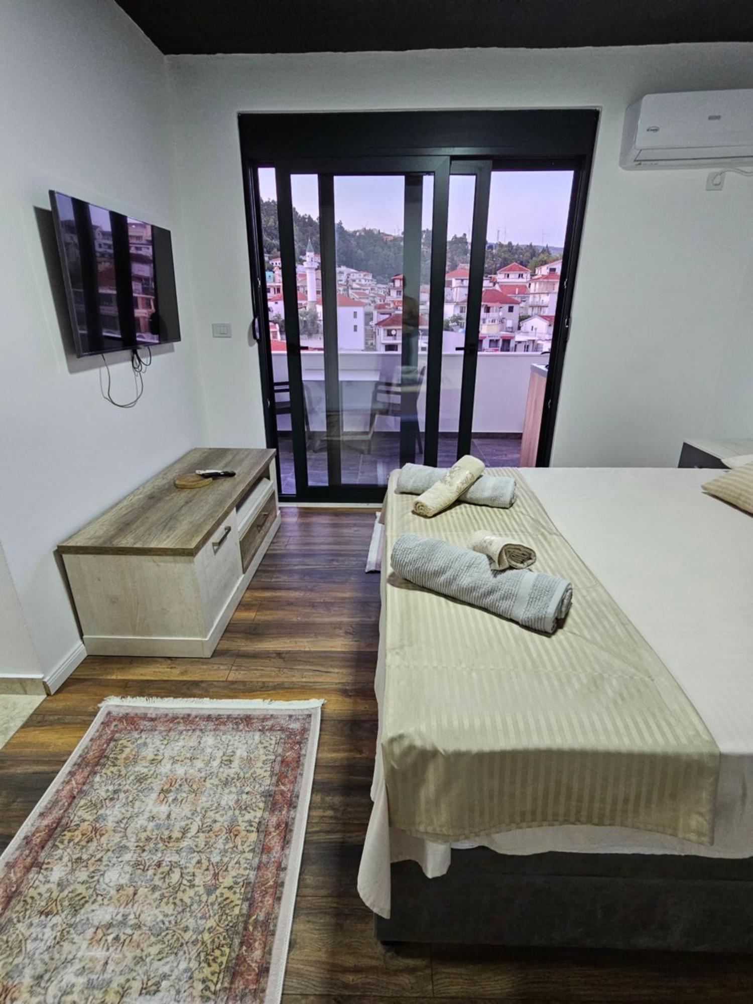 Apartments Ishmi In Center Of Ulcinj Exterior photo