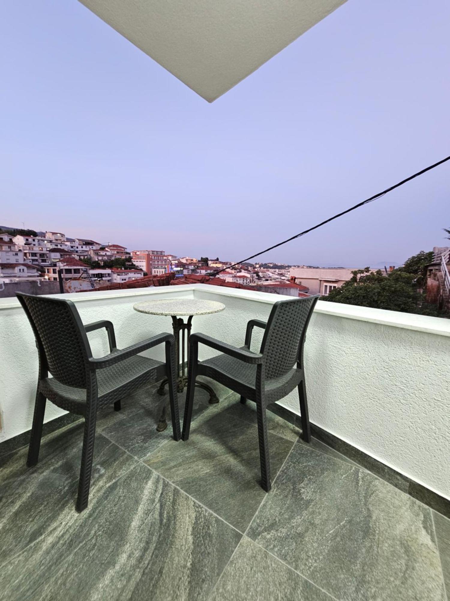 Apartments Ishmi In Center Of Ulcinj Exterior photo