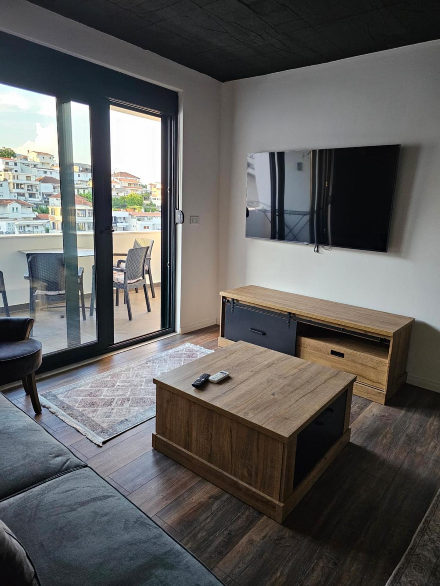 Apartments Ishmi In Center Of Ulcinj Exterior photo