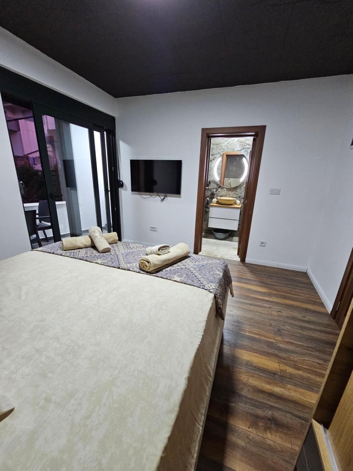 Apartments Ishmi In Center Of Ulcinj Exterior photo